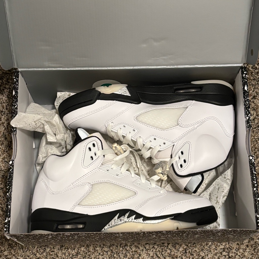 Air Jordan 5 Retro ‘Reverse Metallic’ New W/ Box. 8.5 Men’s